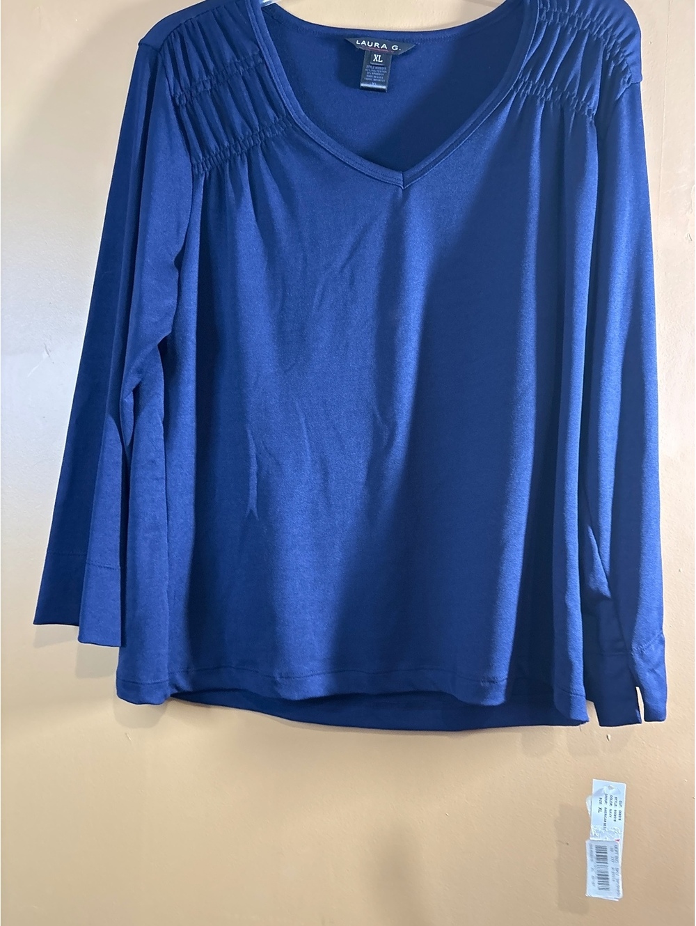 HC1280. Laura G. Women's Blue Long Sleeve V-Neck Shirt XL